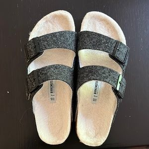 Barely worn Arizona Birkenstock smoke free home in perfect condition
